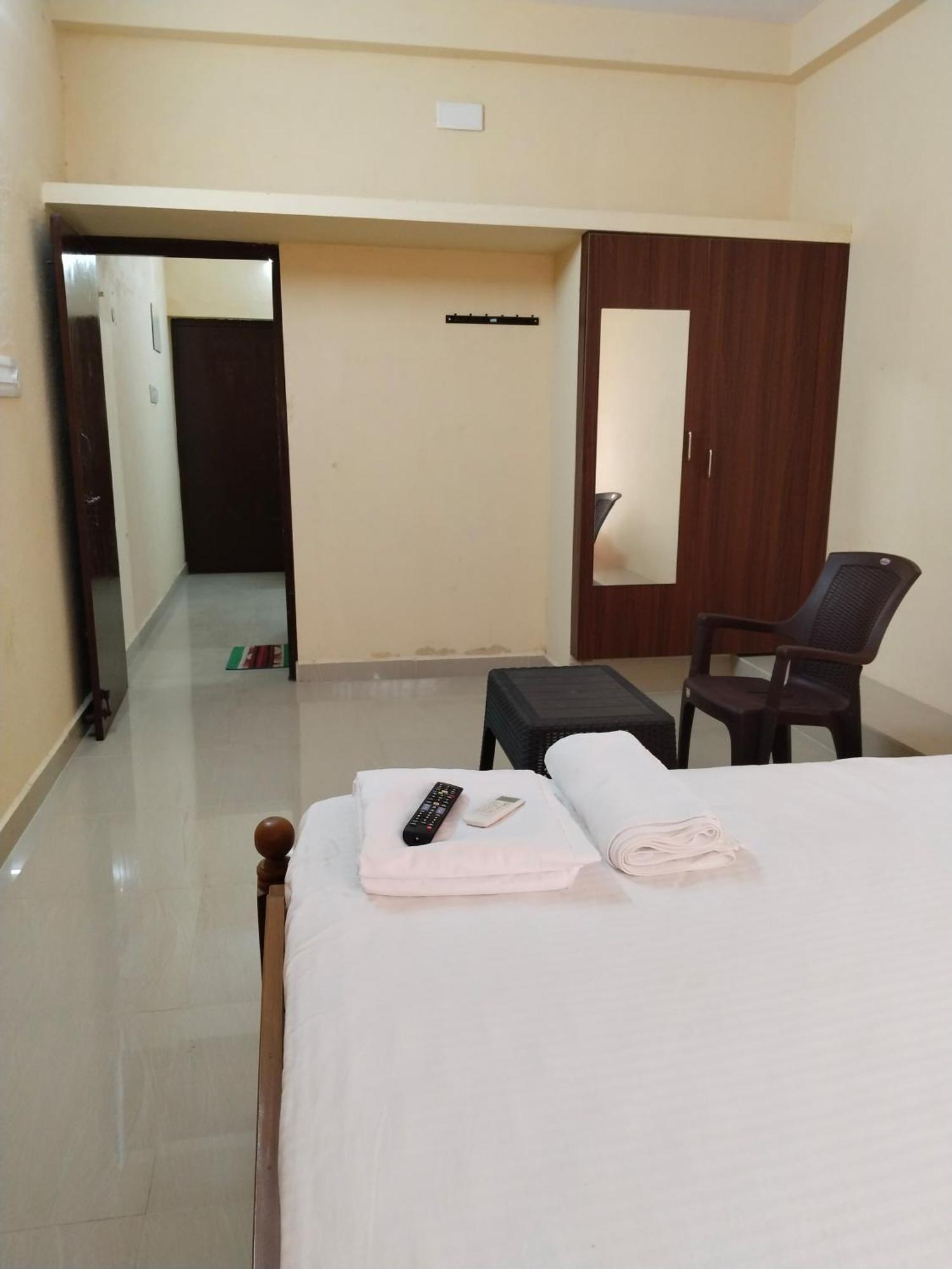 Srinivasa Serviced Apartment Keelkattalai Chennai Rom bilde