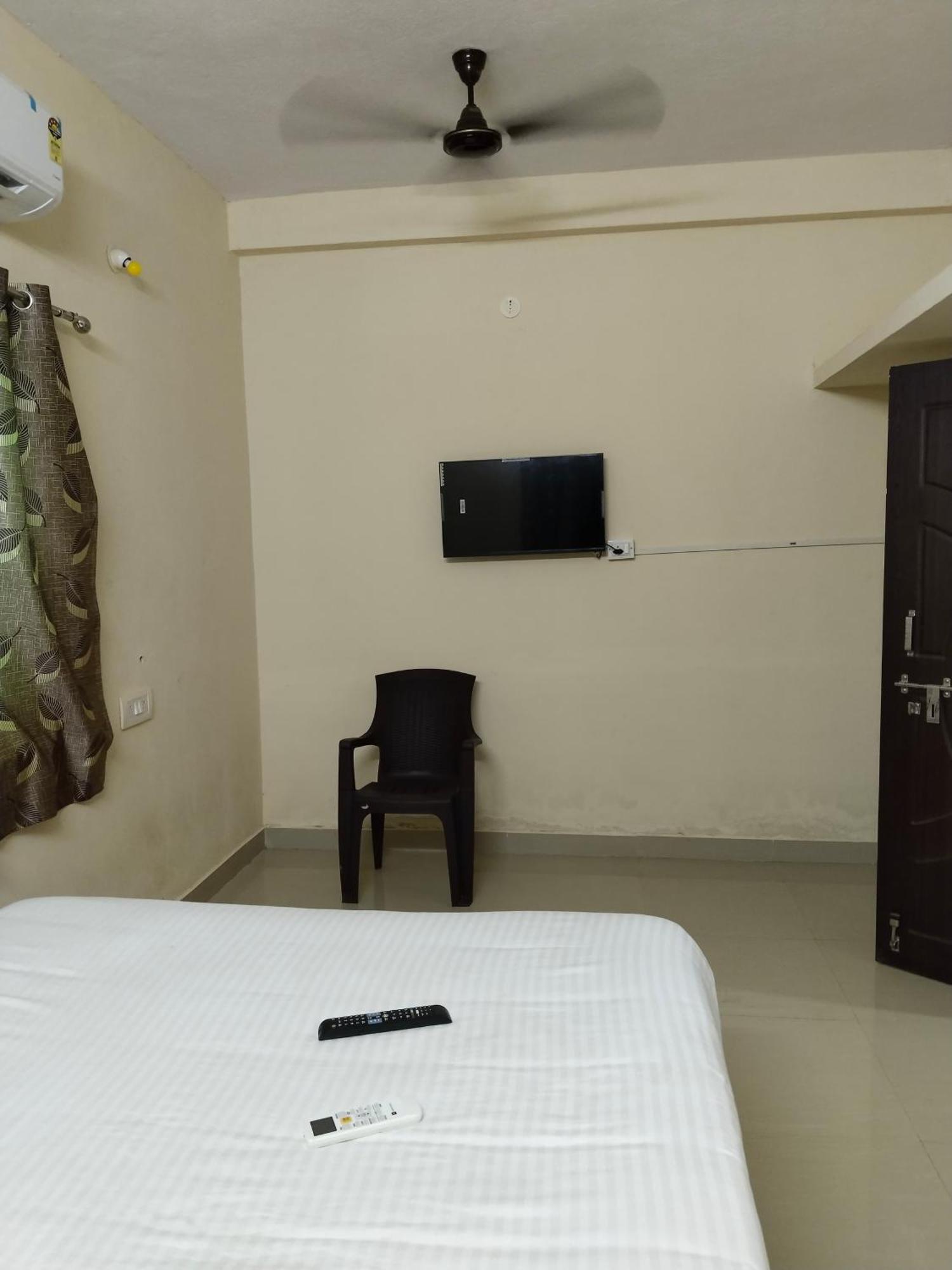 Srinivasa Serviced Apartment Keelkattalai Chennai Rom bilde