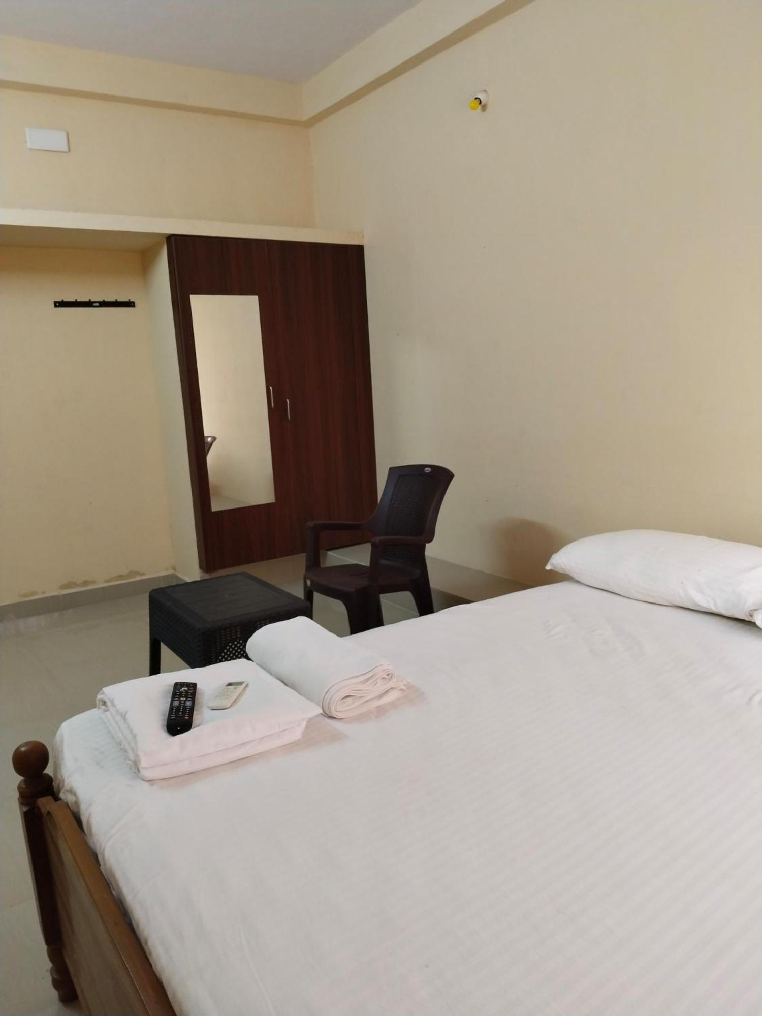 Srinivasa Serviced Apartment Keelkattalai Chennai Rom bilde