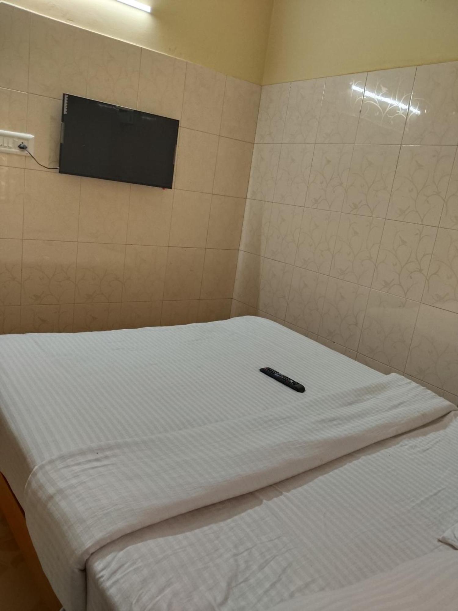 Srinivasa Serviced Apartment Keelkattalai Chennai Eksteriør bilde